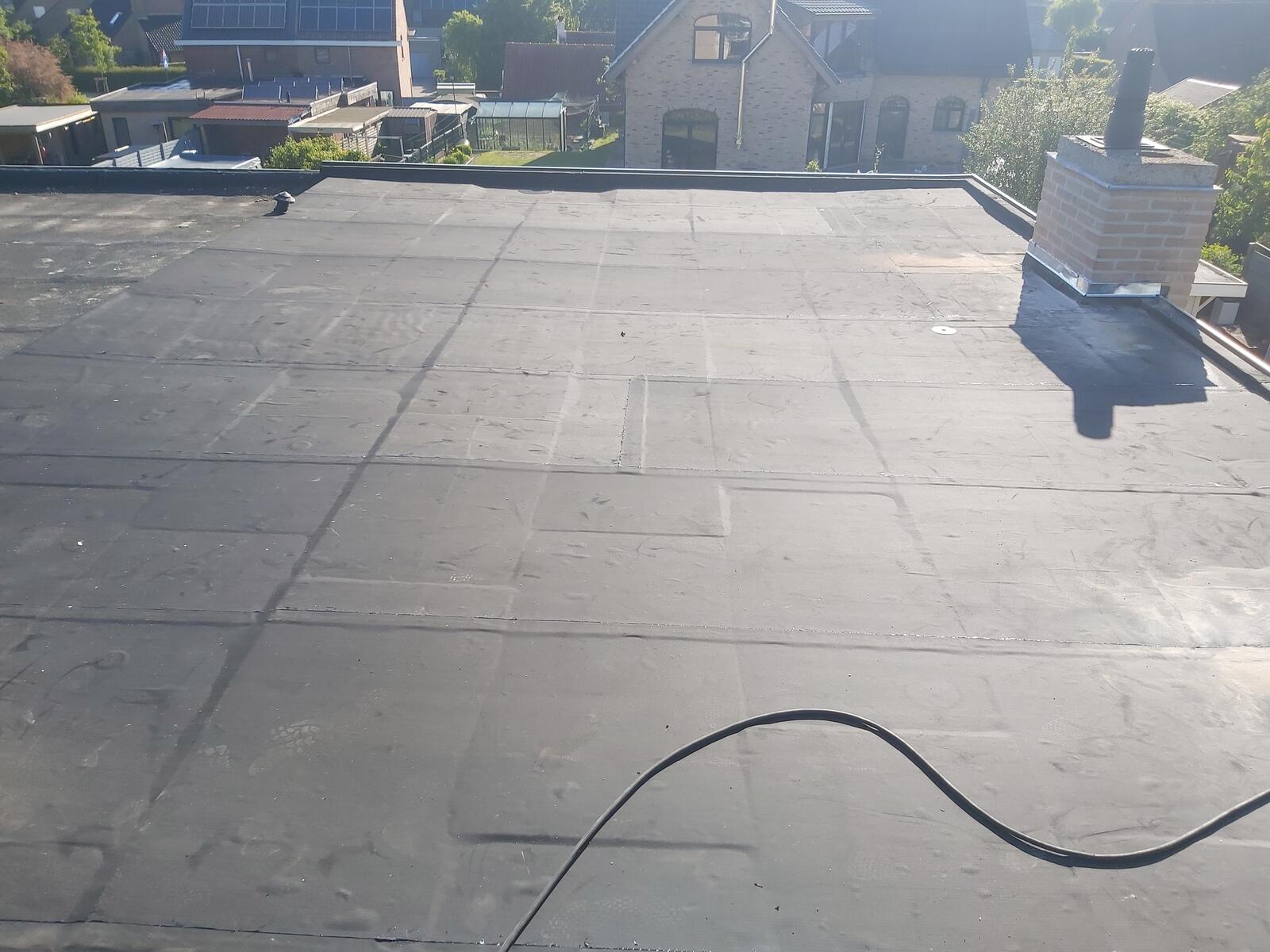Plat dak - Zwevegem - EPDM - isolatie PIR L 12cm - schoorsteen - verhogen opstand