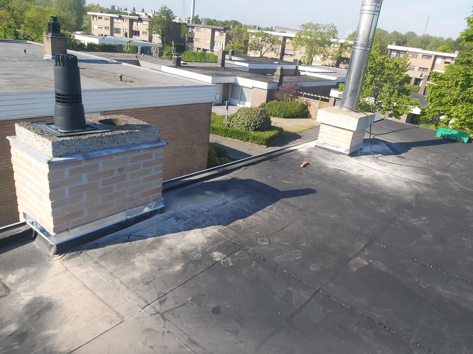 Plat dak - Zwevegem - EPDM - isolatie PIR L 12cm - schoorsteen - verhogen opstand