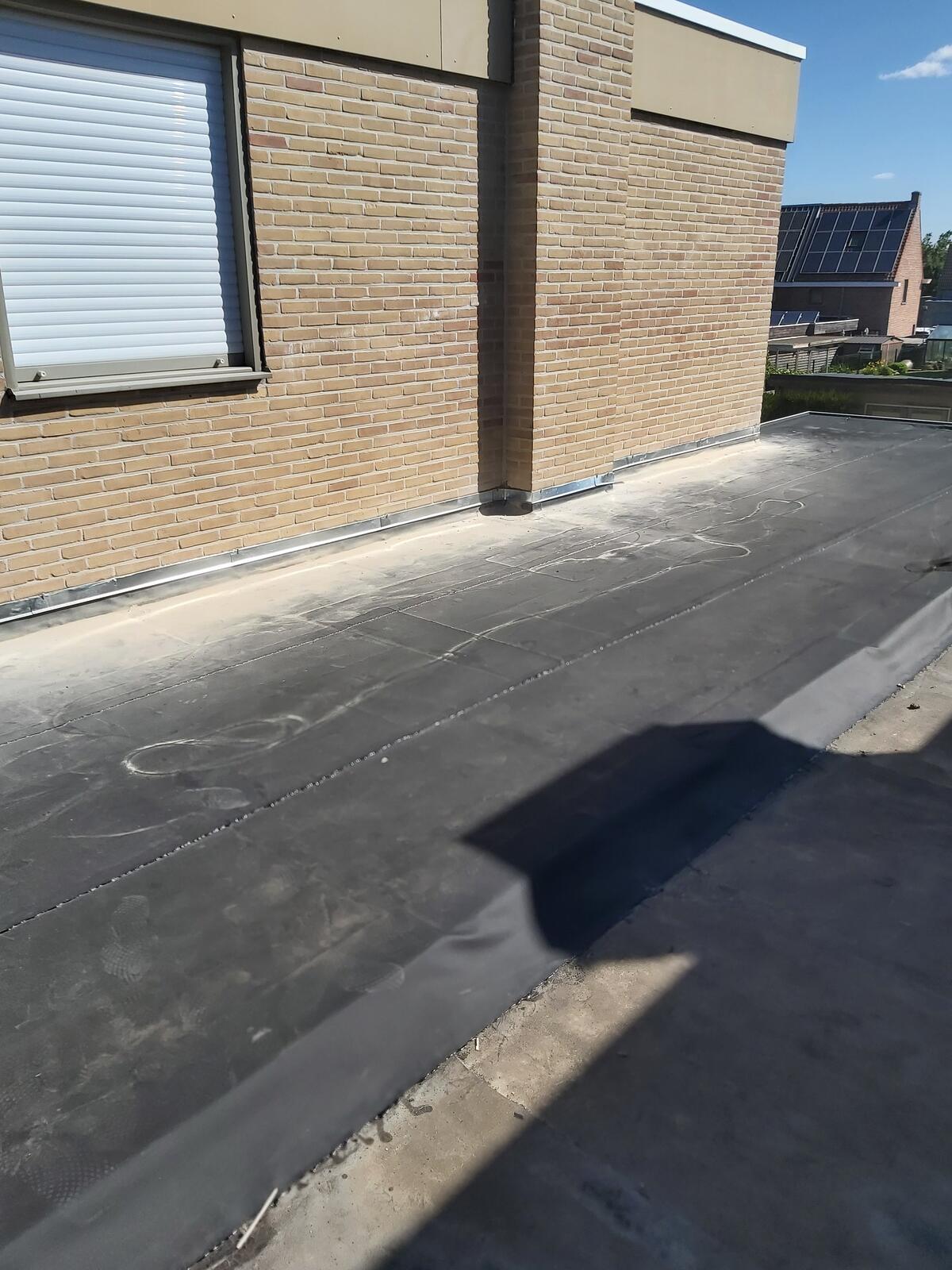 Plat dak - Zwevegem - EPDM - isolatie PIR L 12cm - schoorsteen - verhogen opstand